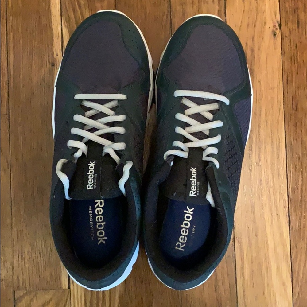 Size 8.5 Reebok memory foam athletic shoes